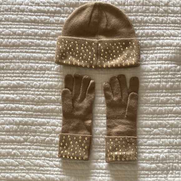 Michael Kors Winter Hat and Glove Set - Picture 2 of 4